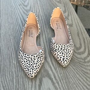 Serra Women's Black and White Flats